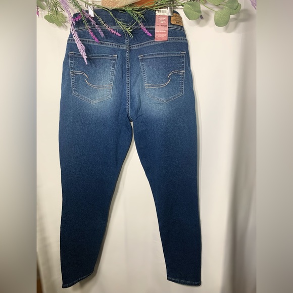 Signature by Levi Strauss & Co. Totally Shaping Pull-On Skinny Jeans - Picture 3 of 5